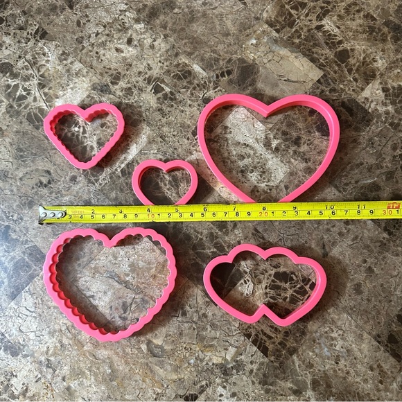 Valentine’s Day Heart Pink Plastic Cookie Cutters Set Of Five - Picture 8 of 8